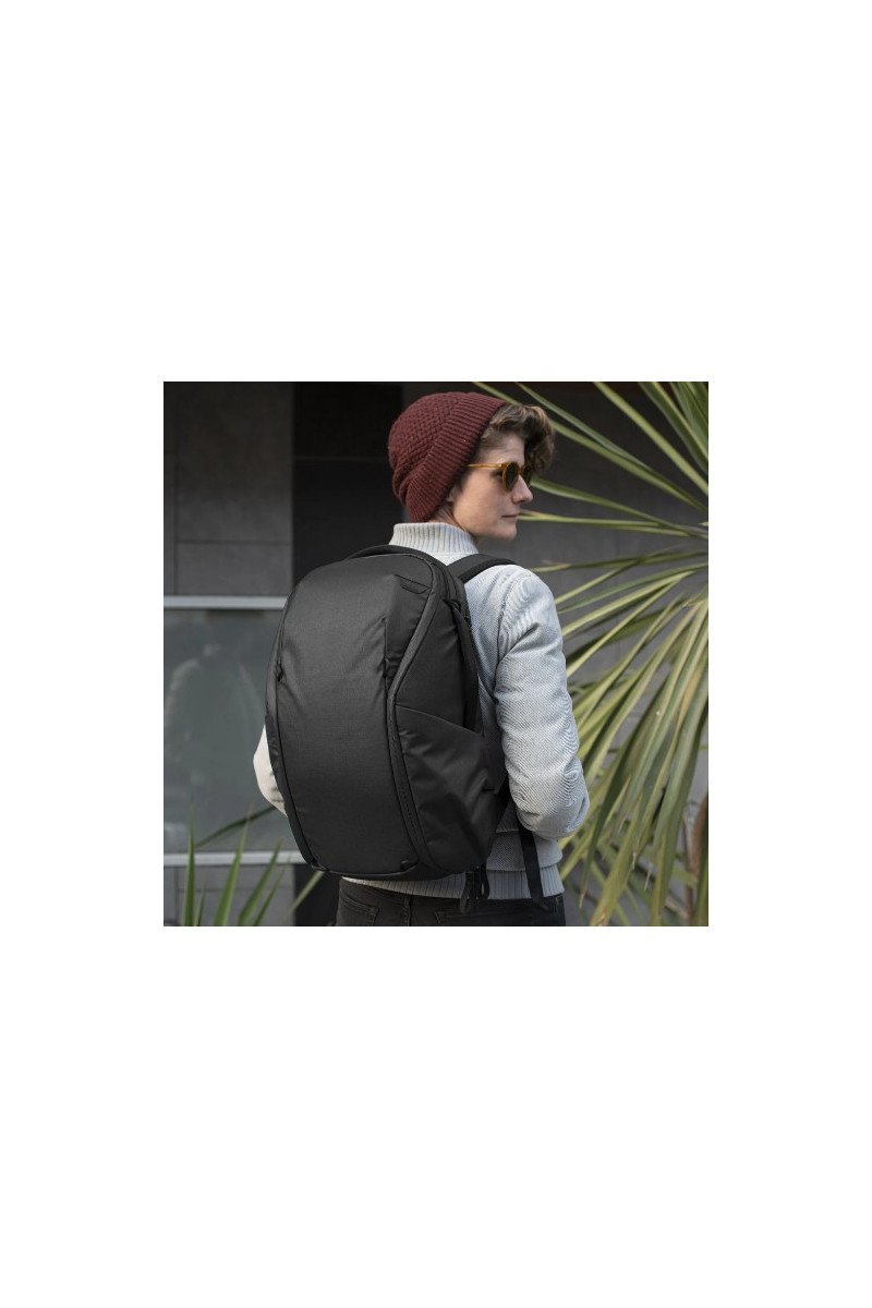 https://shop.vertxglobal.com/wp-content/uploads/2024/12/Everyday-Backpack-20L-Zip-Black.jpg