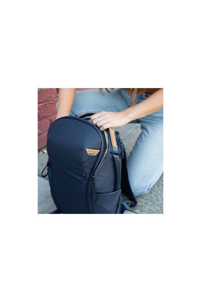 https://shop.vertxglobal.com/wp-content/uploads/2024/12/Everyday-Backpack-20L-Zip-midnight.jpg