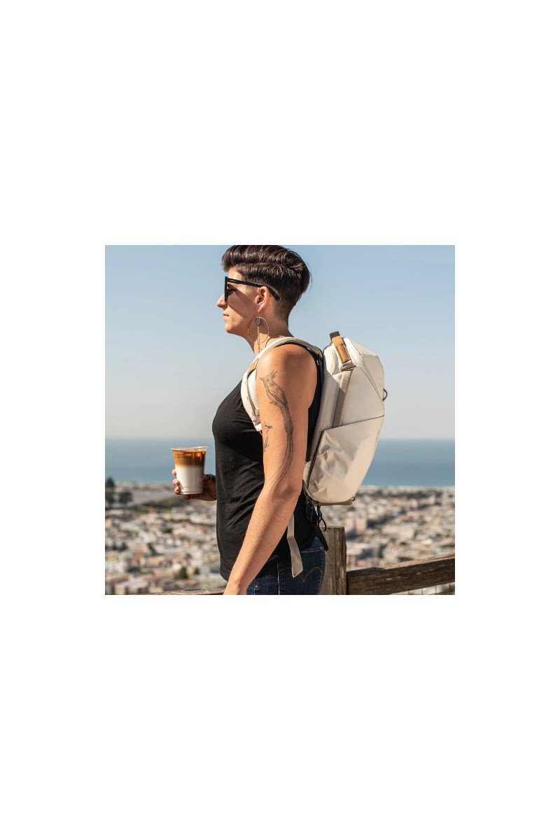 https://shop.vertxglobal.com/wp-content/uploads/2024/12/Everyday-Backpack-15L-Zip-BONE.jpg